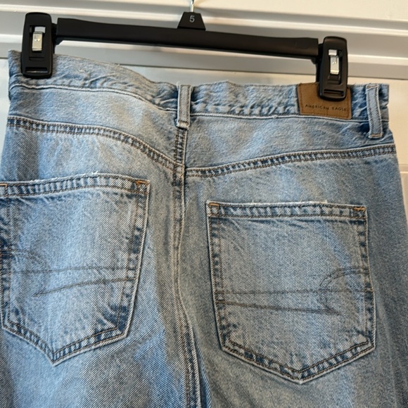 American Eagle Highest Rise Mom Jean size 4 Long Destructed - Picture 5 of 6